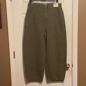 Universal Thread High Rise Utility Barrel Leg Military Green Trendy Jean Size 10